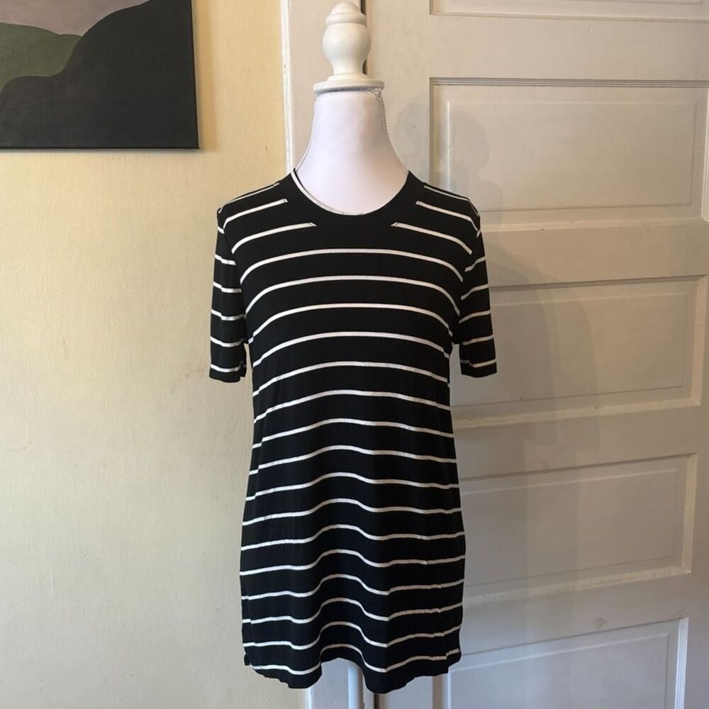 Woman's basic tee tshirt top black white stripes scoop teacher layering trendy
